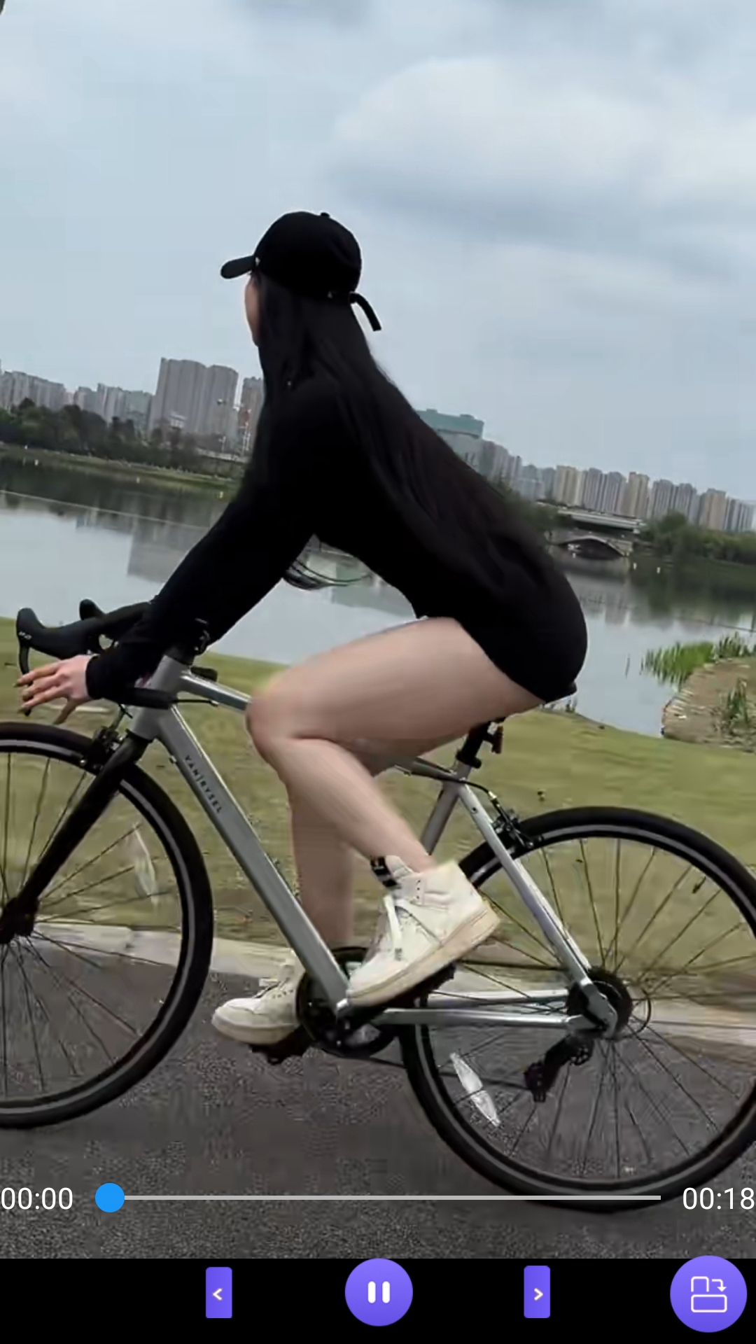 学生中筒袜子图片截图